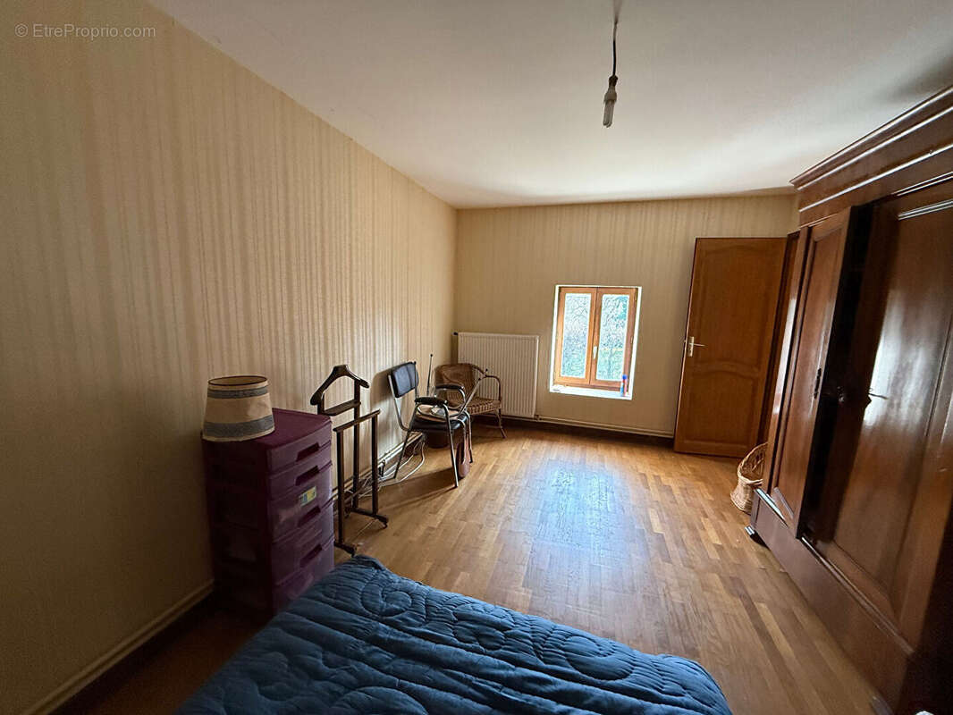 Maison à RENAISON