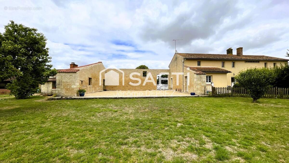 Photo 1 - Maison à LES MAGNILS-REIGNIERS