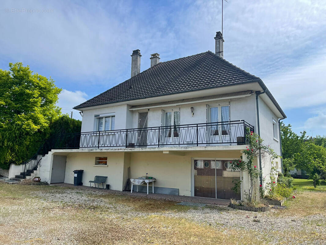 Maison à BRIENON-SUR-ARMANCON