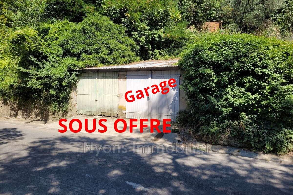 Parking à VINSOBRES