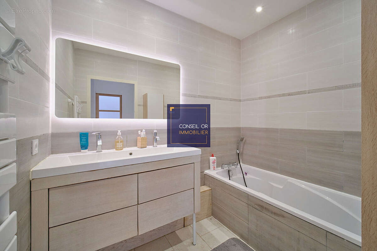 Appartement à SAINT-GENIS-LAVAL