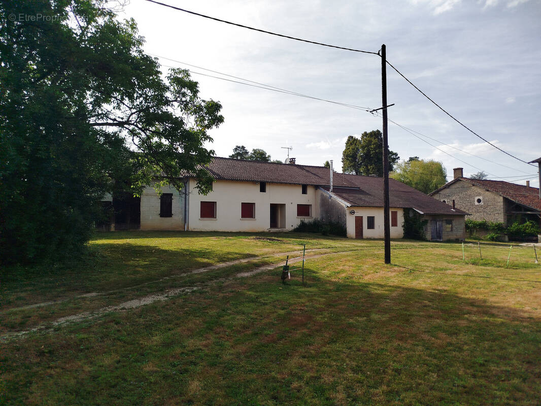 Maison à ROMENAY