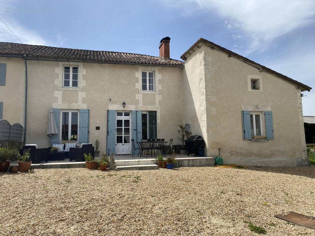 facade rd - Maison à AUBETERRE-SUR-DRONNE