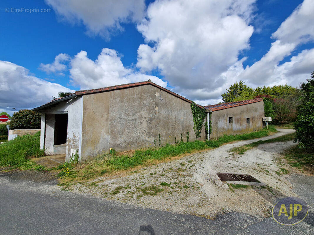 Maison à MOUZILLON