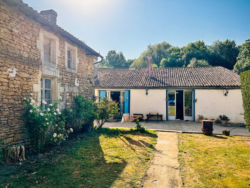 Maison à COZES