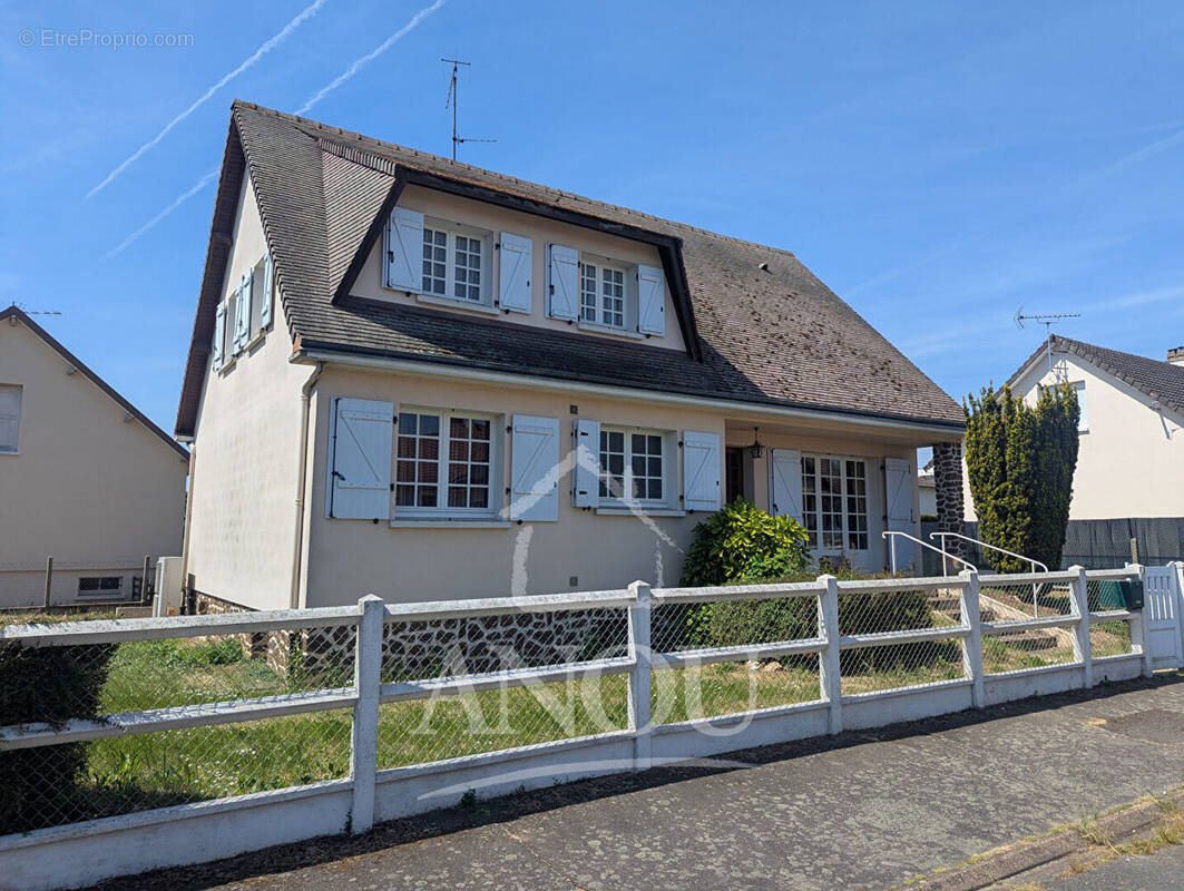 Maison à BROU