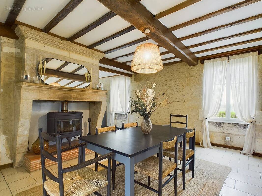 Maison à AUBETERRE-SUR-DRONNE