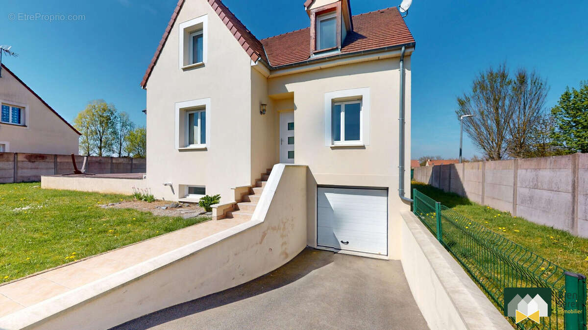 Maison à CHAMPHOL