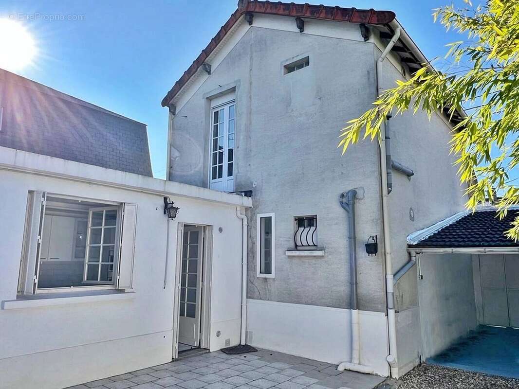 Maison à SAINT-MAUR-DES-FOSSES