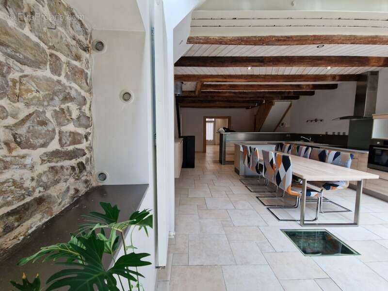Maison à MIRECOURT