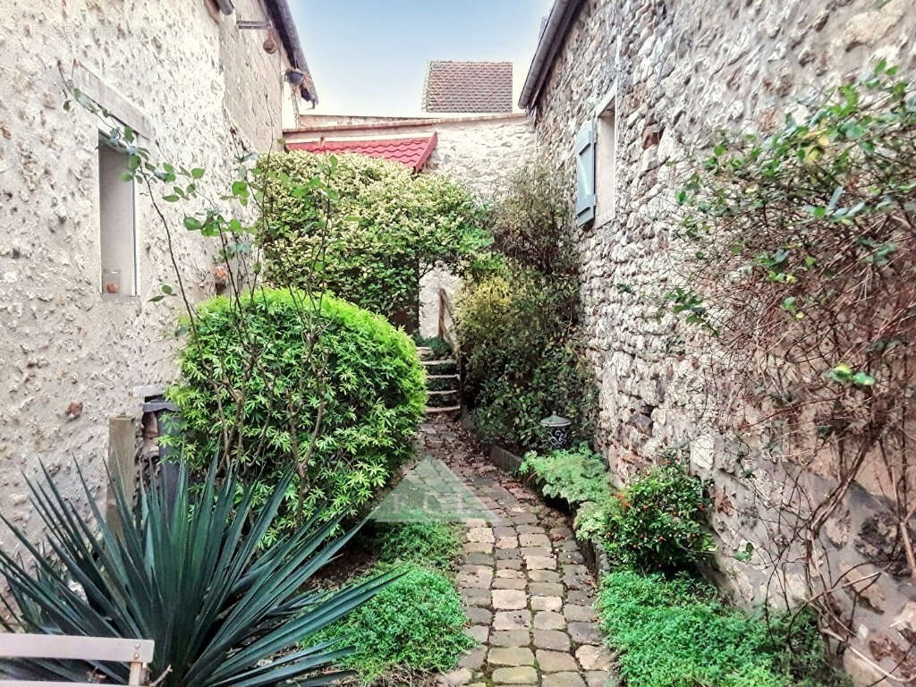 Maison à EPONE