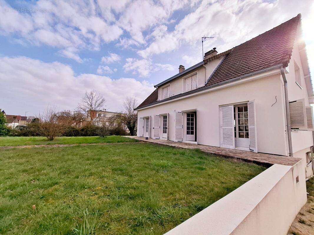 Maison à AIX-EN-OTHE