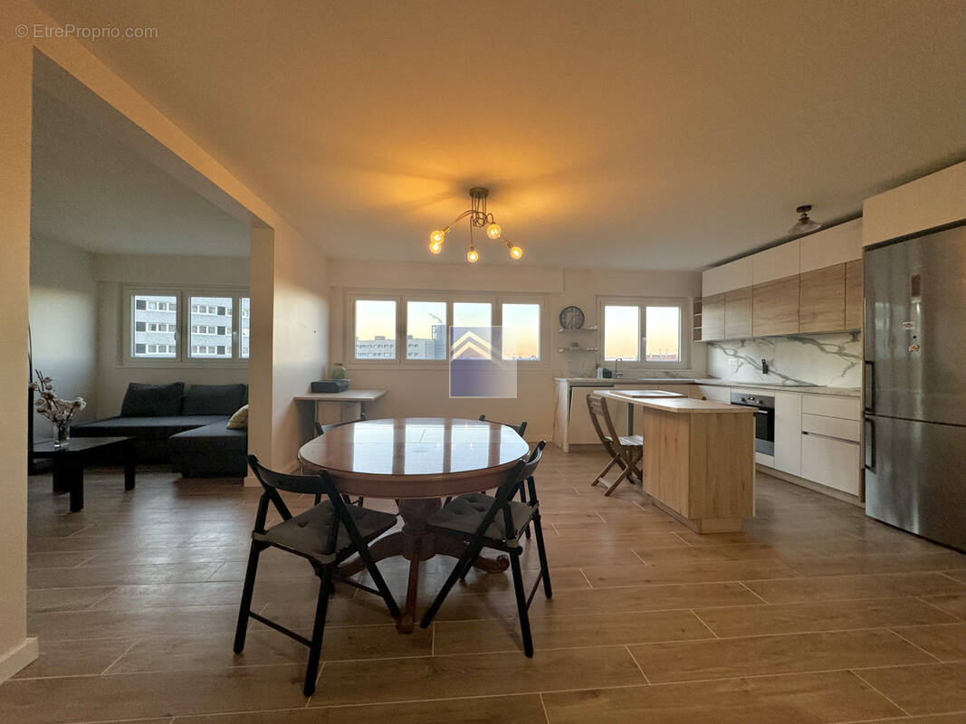 Appartement à COURBEVOIE