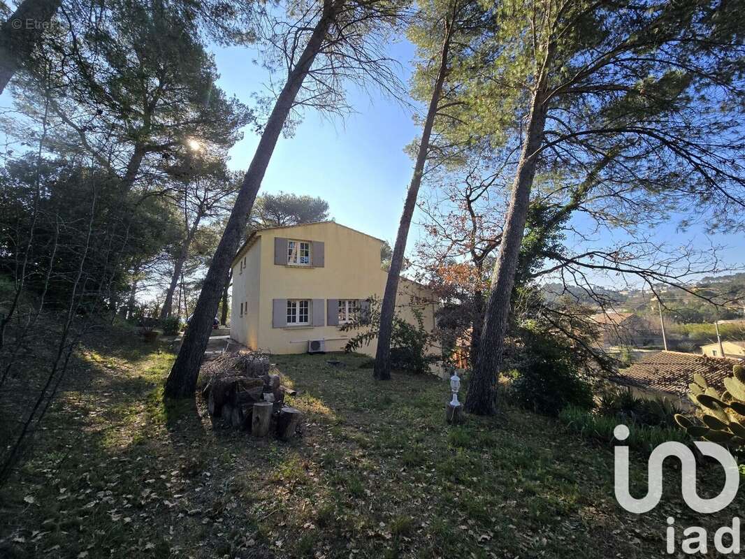 Photo 2 - Maison à LAUDUN-L&#039;ARDOISE