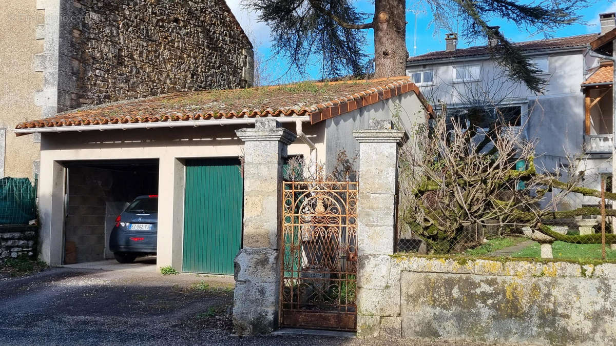 20230314_163036 - Maison à JAVERLHAC-ET-LA-CHAPELLE-SAINT-ROBERT
