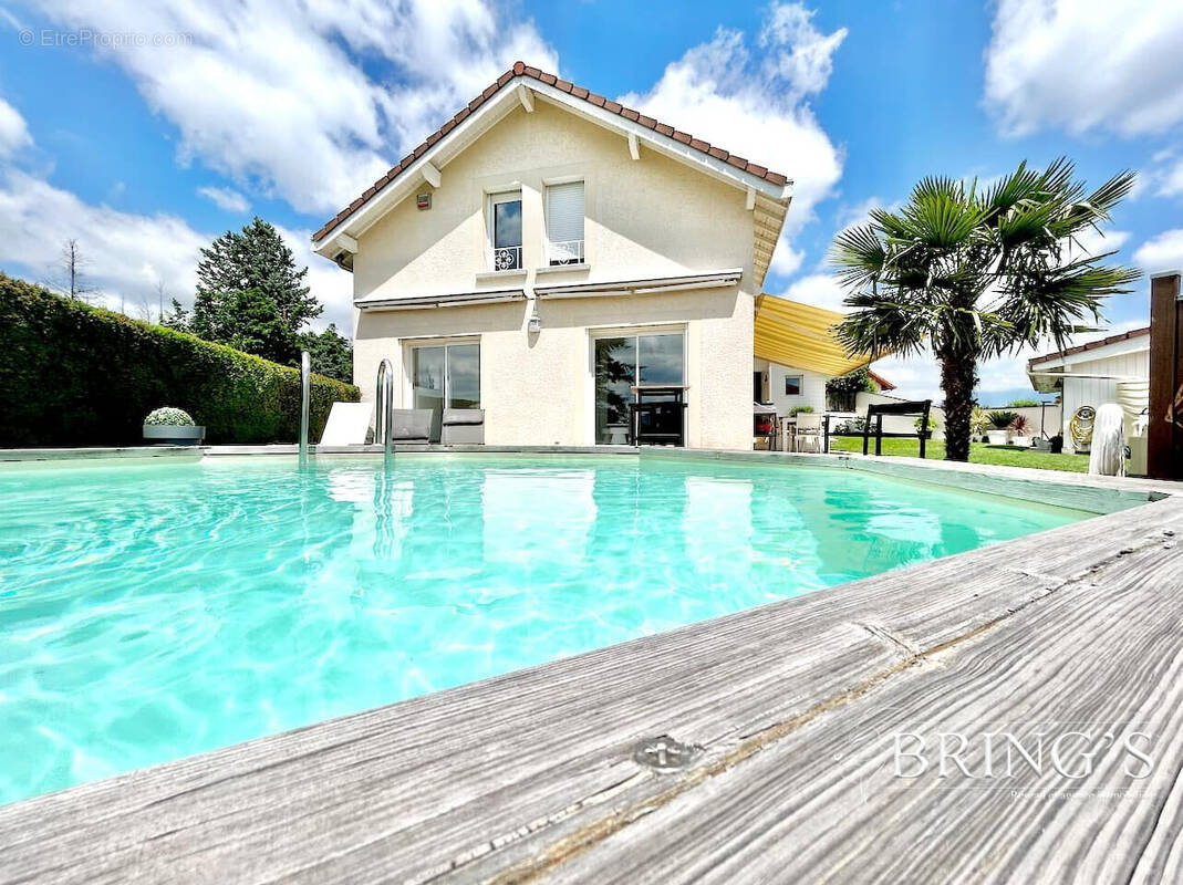 Maison à CHARNECLES