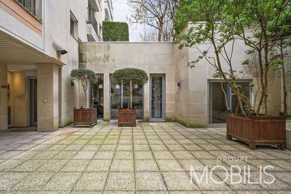 Appartement à PARIS-16E