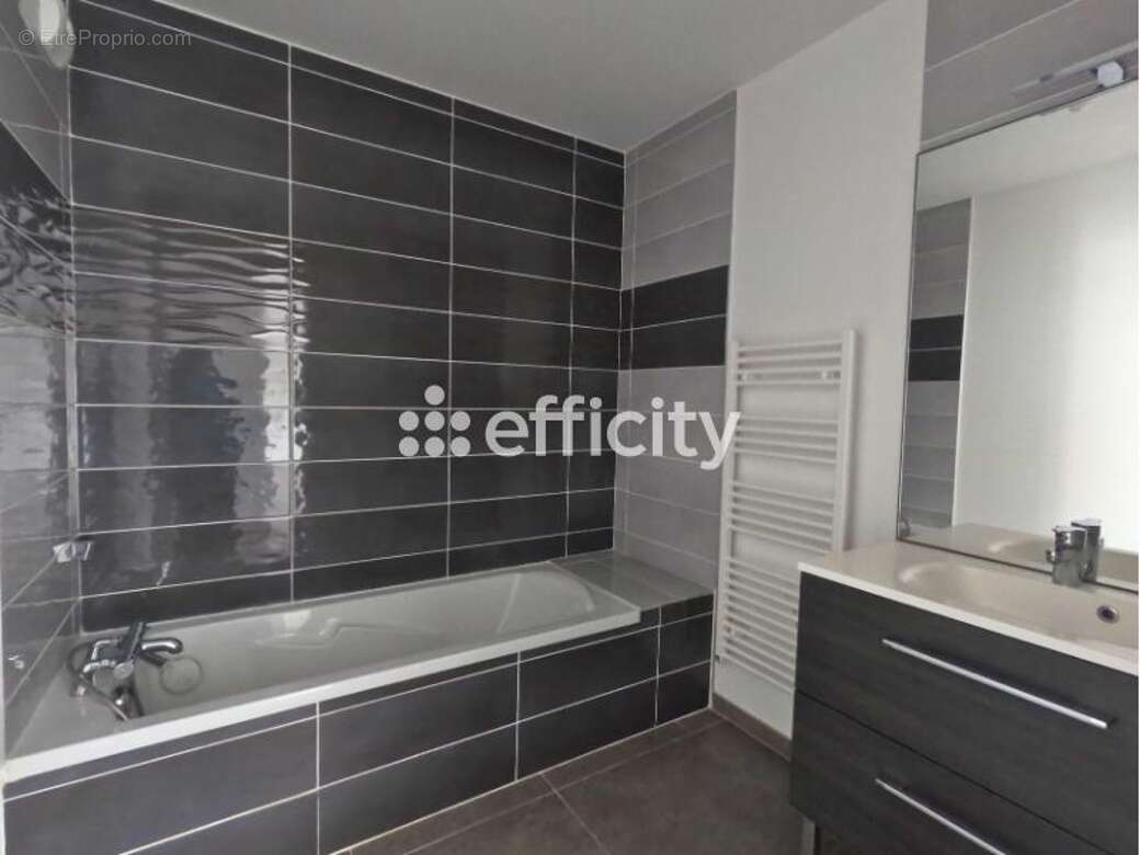 Appartement à SAINT-LAURENT-DE-MURE