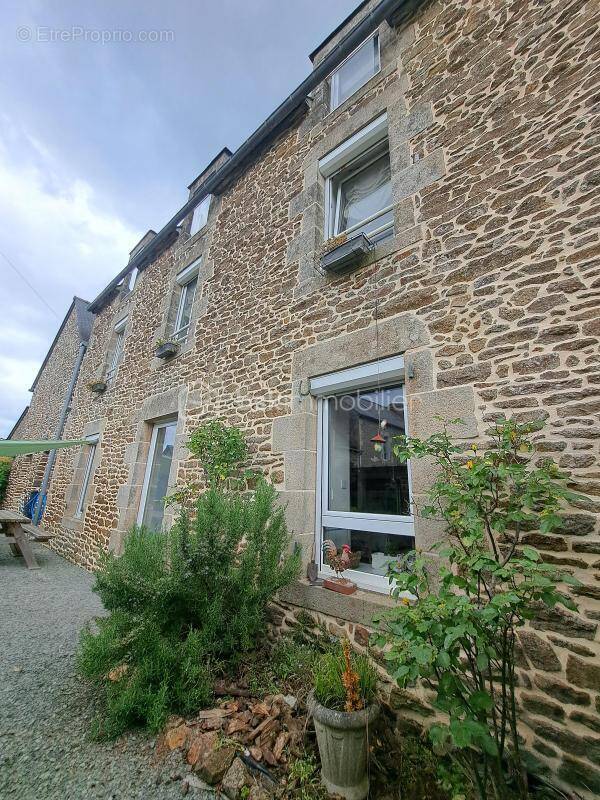 Maison à LANVALLAY