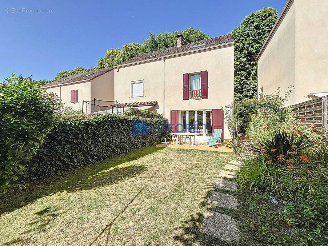 Maison à SAINT-PIERRE-DU-PERRAY