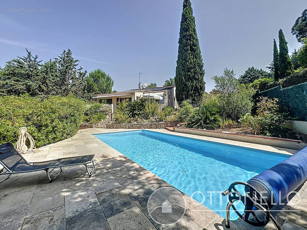 Maison à ROQUEBRUNE-SUR-ARGENS