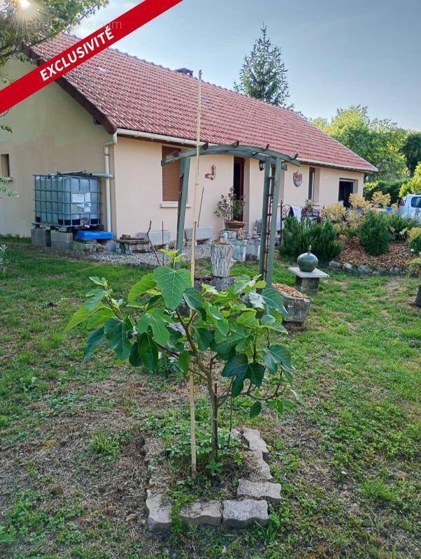 Maison à ESTISSAC