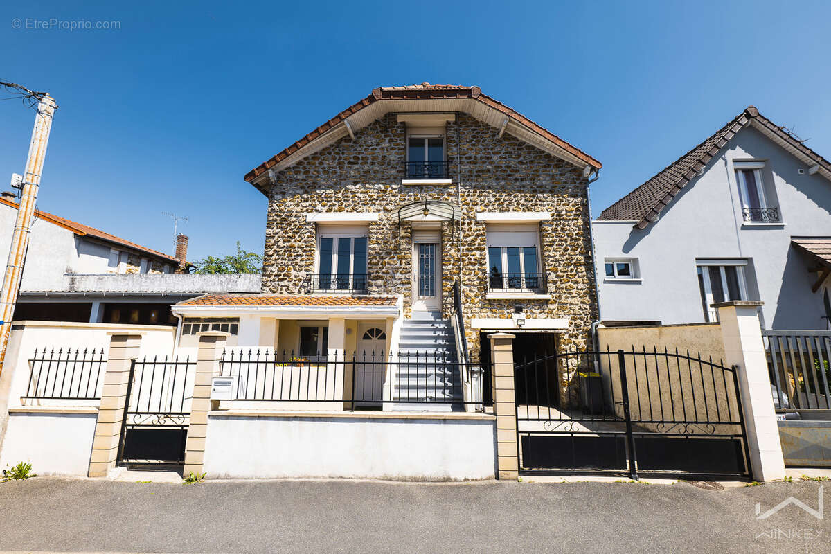 Maison à VILLENEUVE-LE-ROI