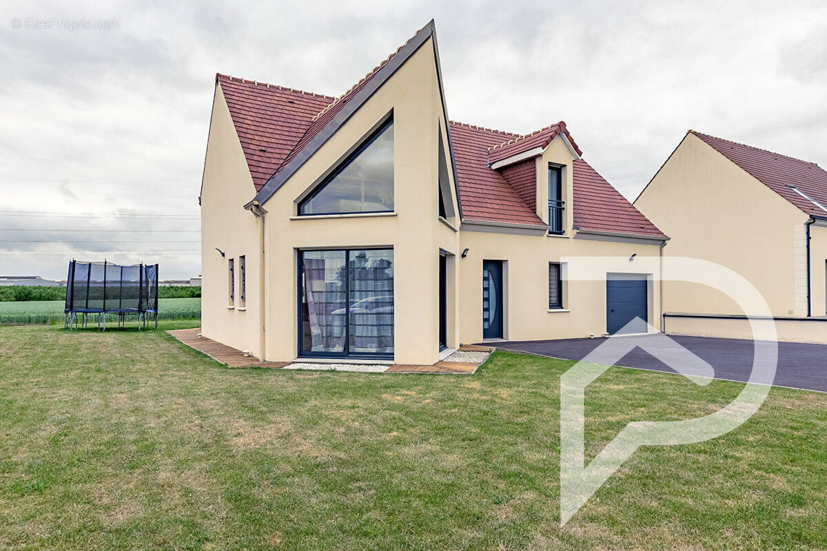 Maison à REMY