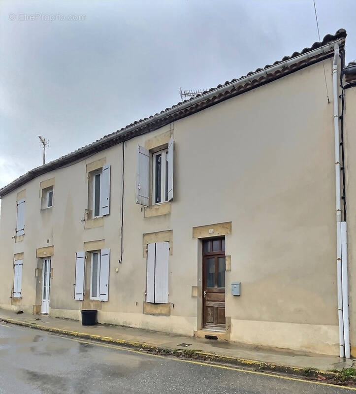 Maison à MONCLAR