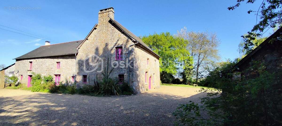 Maison à COMBOURTILLE