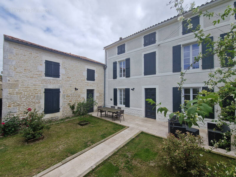 Maison à SURGERES