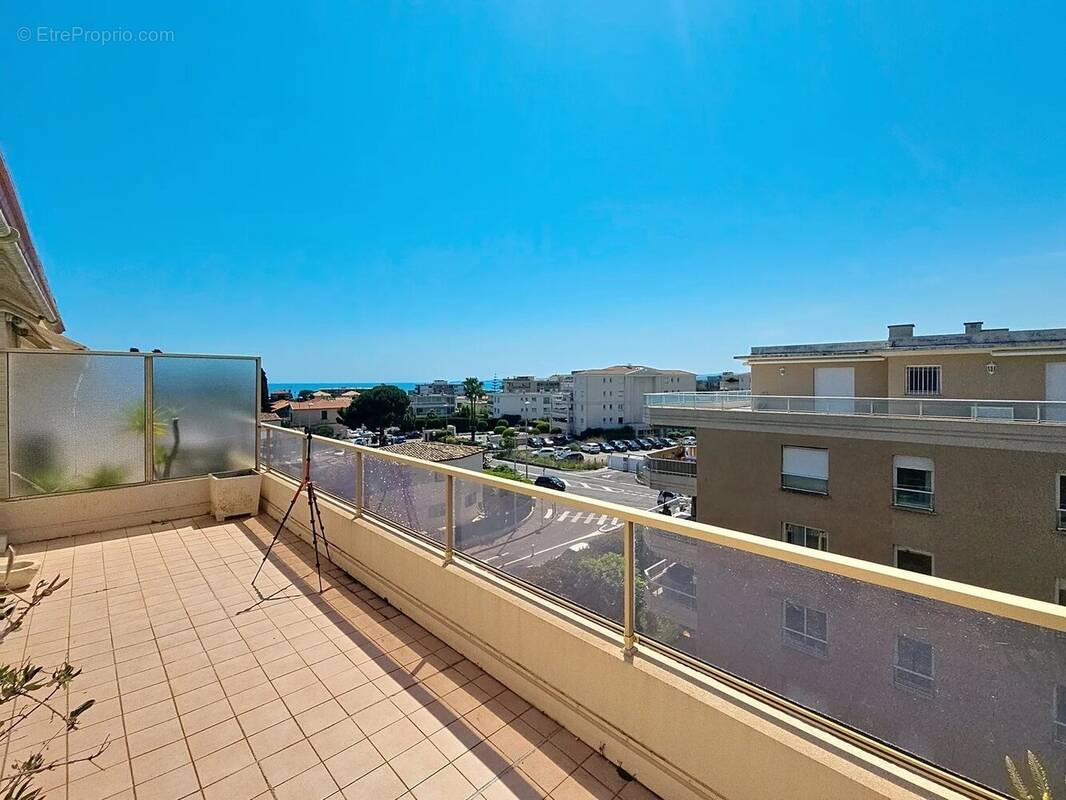 Appartement à SAINT-LAURENT-DU-VAR