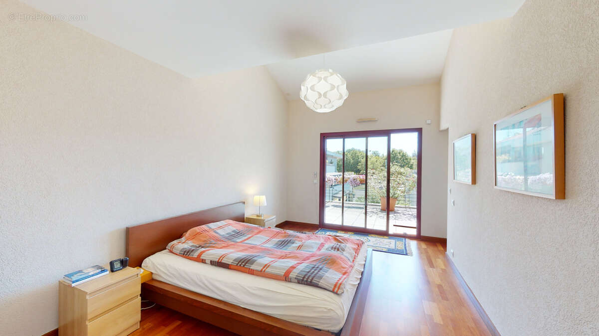 Appartement à COLLONGES-SOUS-SALEVE