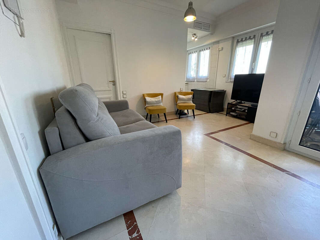 Appartement à VALLAURIS