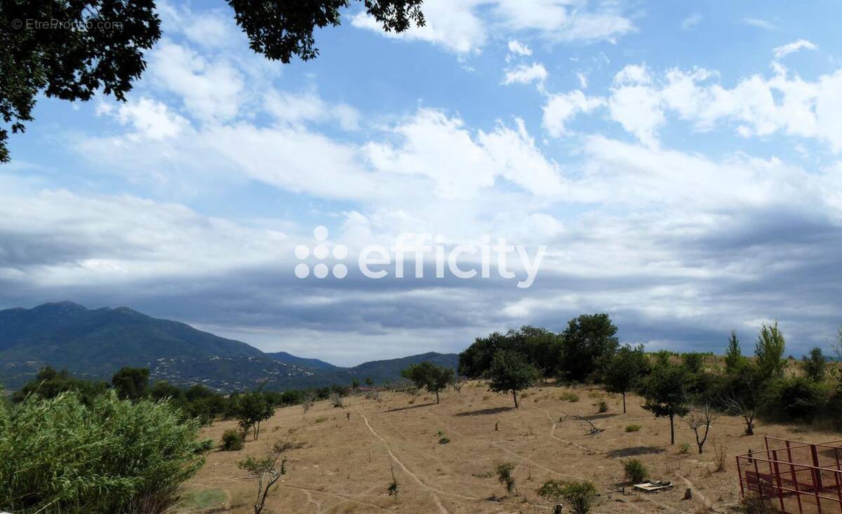Terrain à TRESSERRE