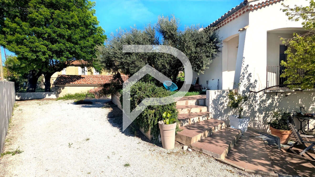 Maison à SAUVETERRE