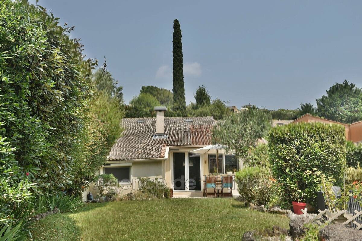Maison à VALBONNE