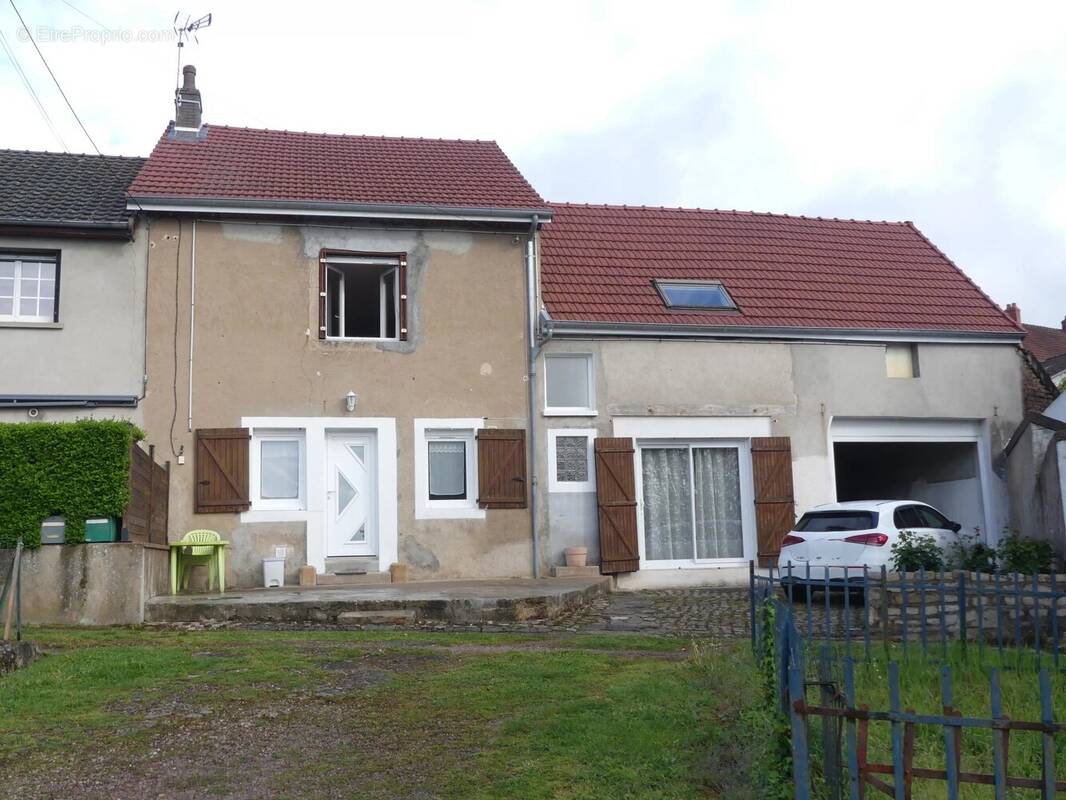 Maison à MONTCENIS