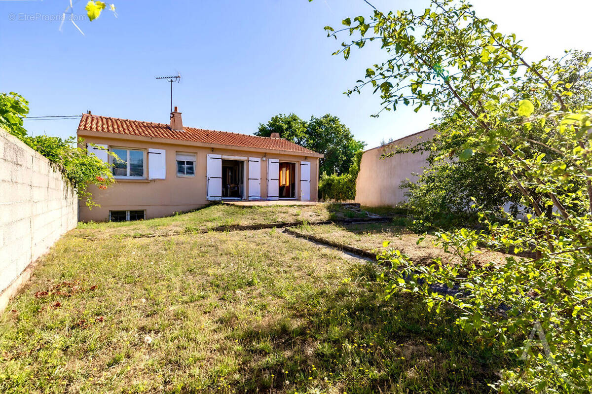 Maison à MONTAIGU