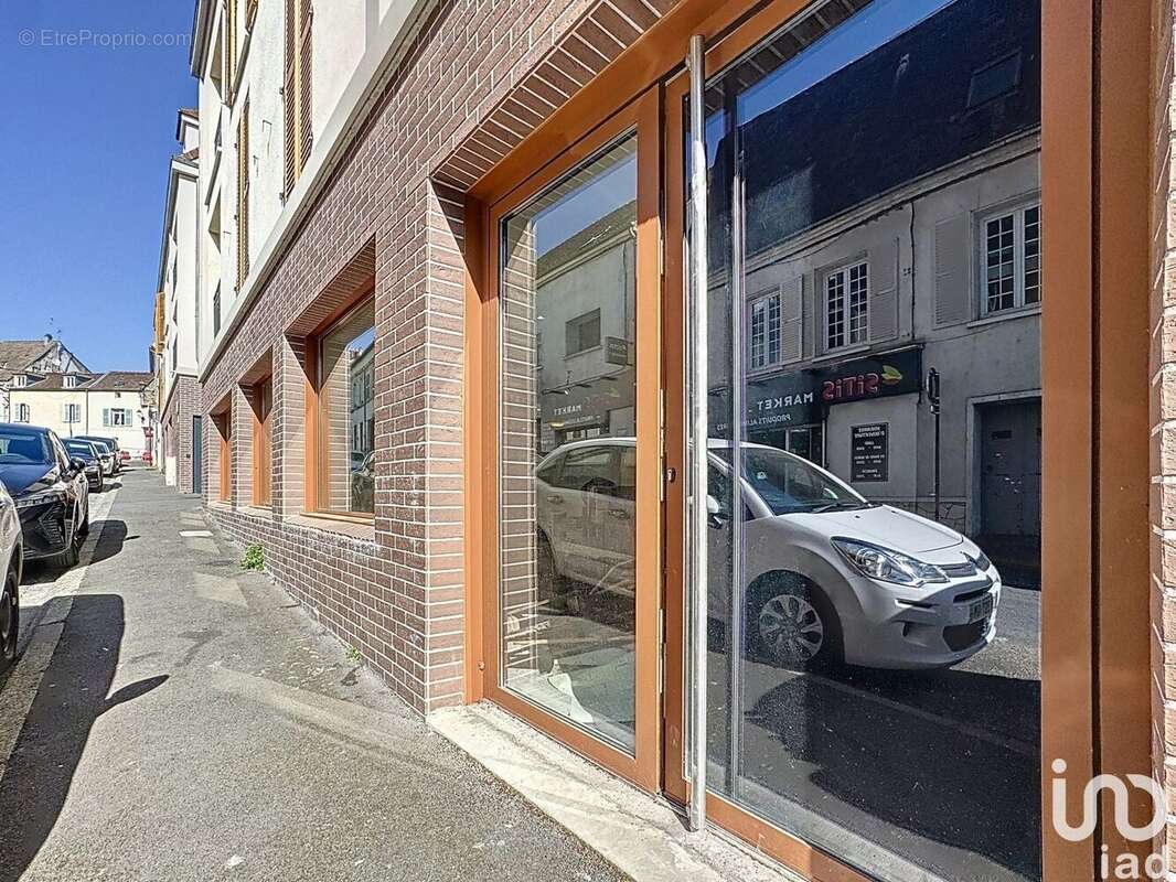 Photo 2 - Commerce à LINAS