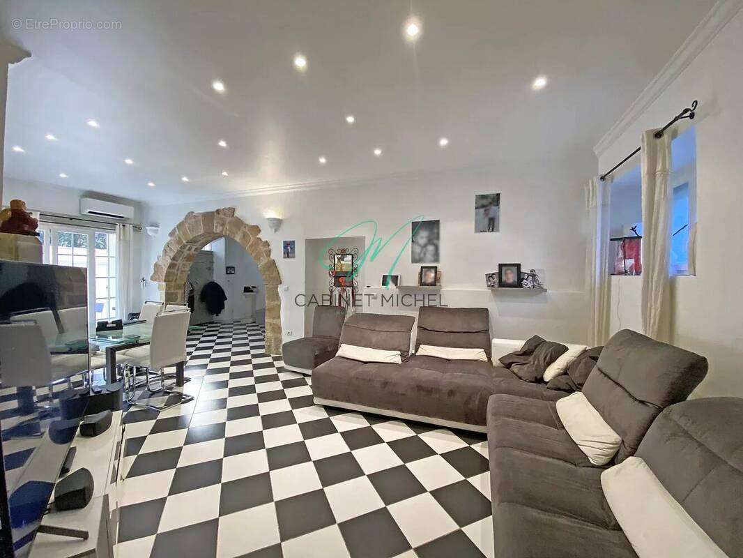 Appartement à LE ROURET