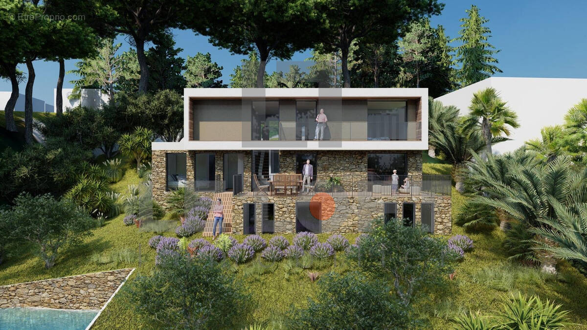 Terrain à FREJUS