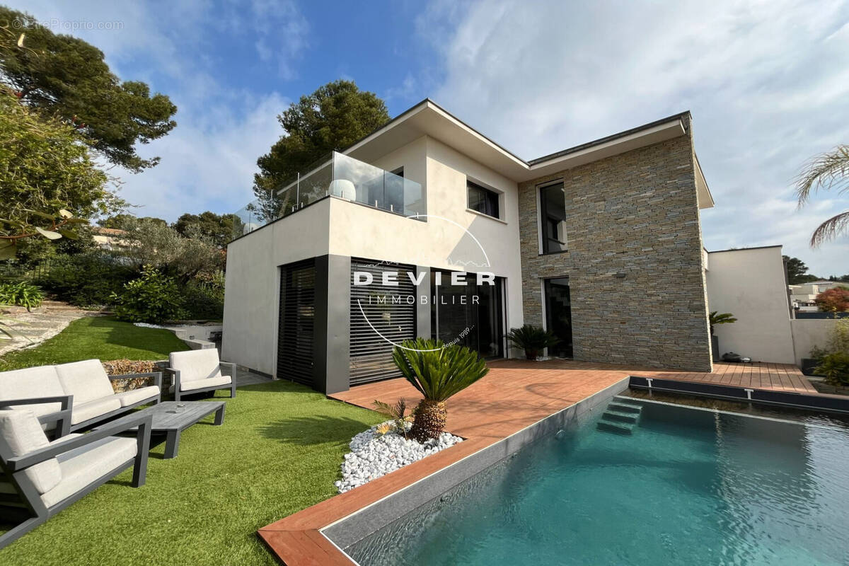 Maison à CASTRIES