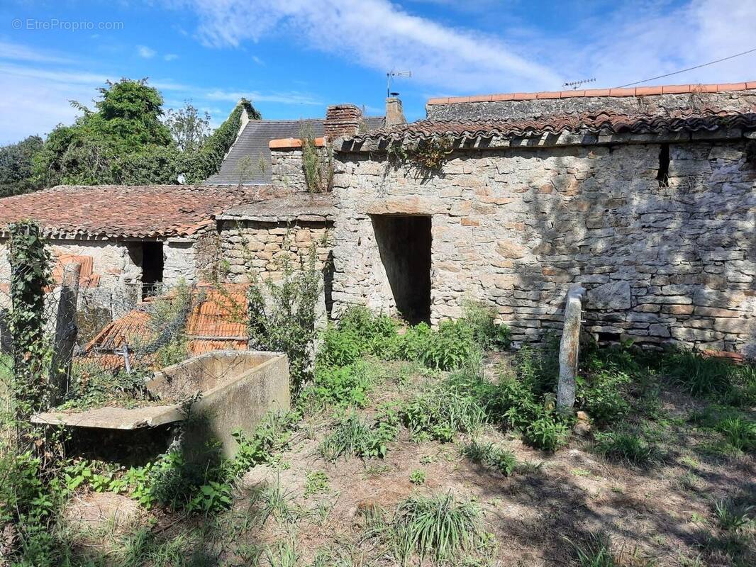 Maison à SAINT-ETIENNE-DE-MONTLUC
