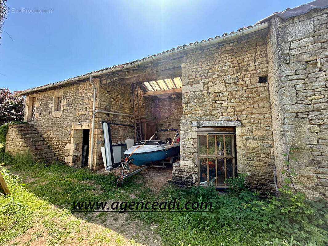 Maison à VOUILLE