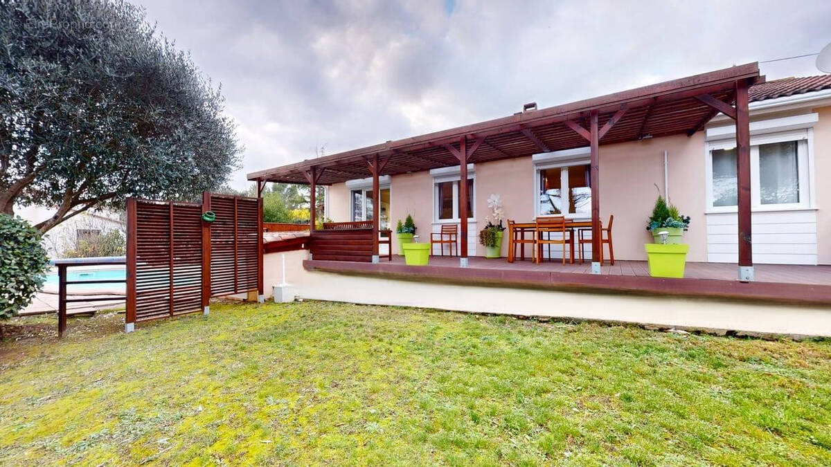 Maison à VILLEMOUSTAUSSOU