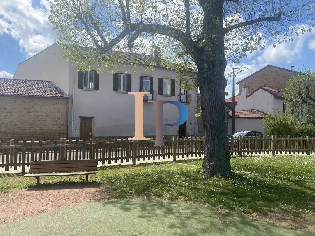 Maison à CHARLIEU