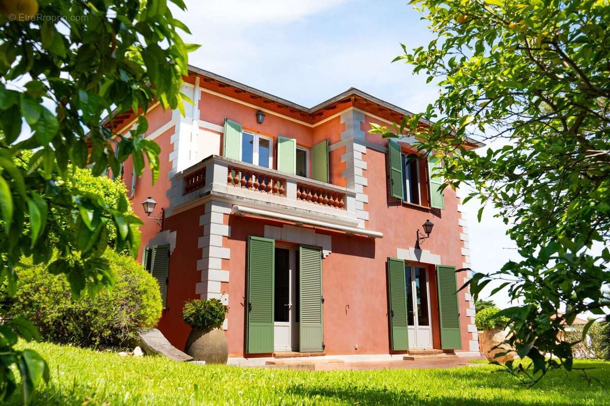 Maison à MANDELIEU-LA-NAPOULE