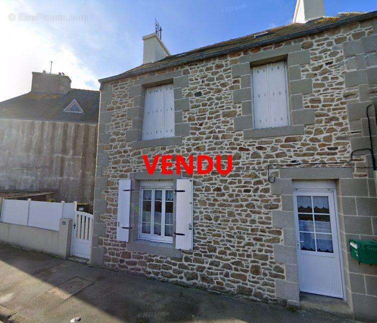 Maison à PLOUGOULM