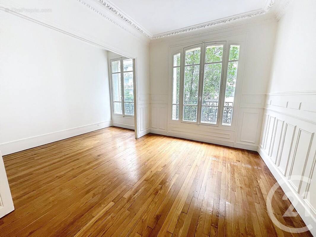 Appartement à PARIS-14E